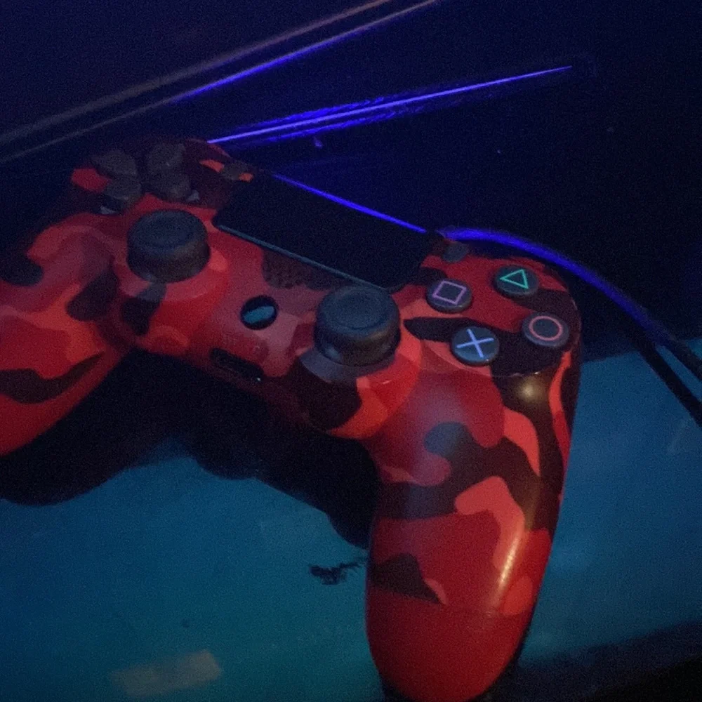 PS4 it is black
